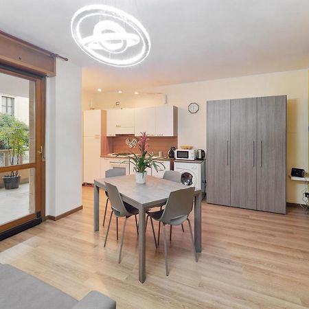 Best Way Rent - Appartamento Con Terrazzo Zona Sempione Милан Экстерьер фото