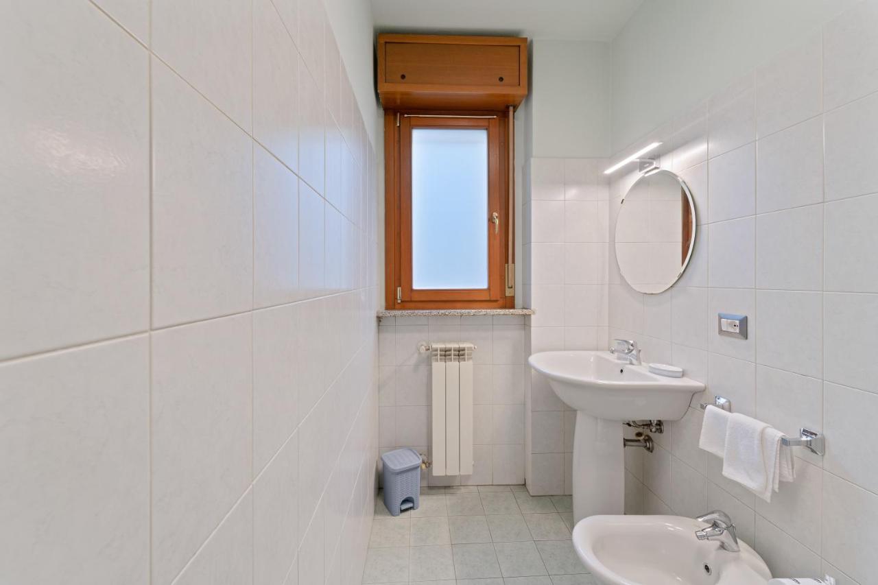 Best Way Rent - Appartamento Con Terrazzo Zona Sempione Милан Экстерьер фото