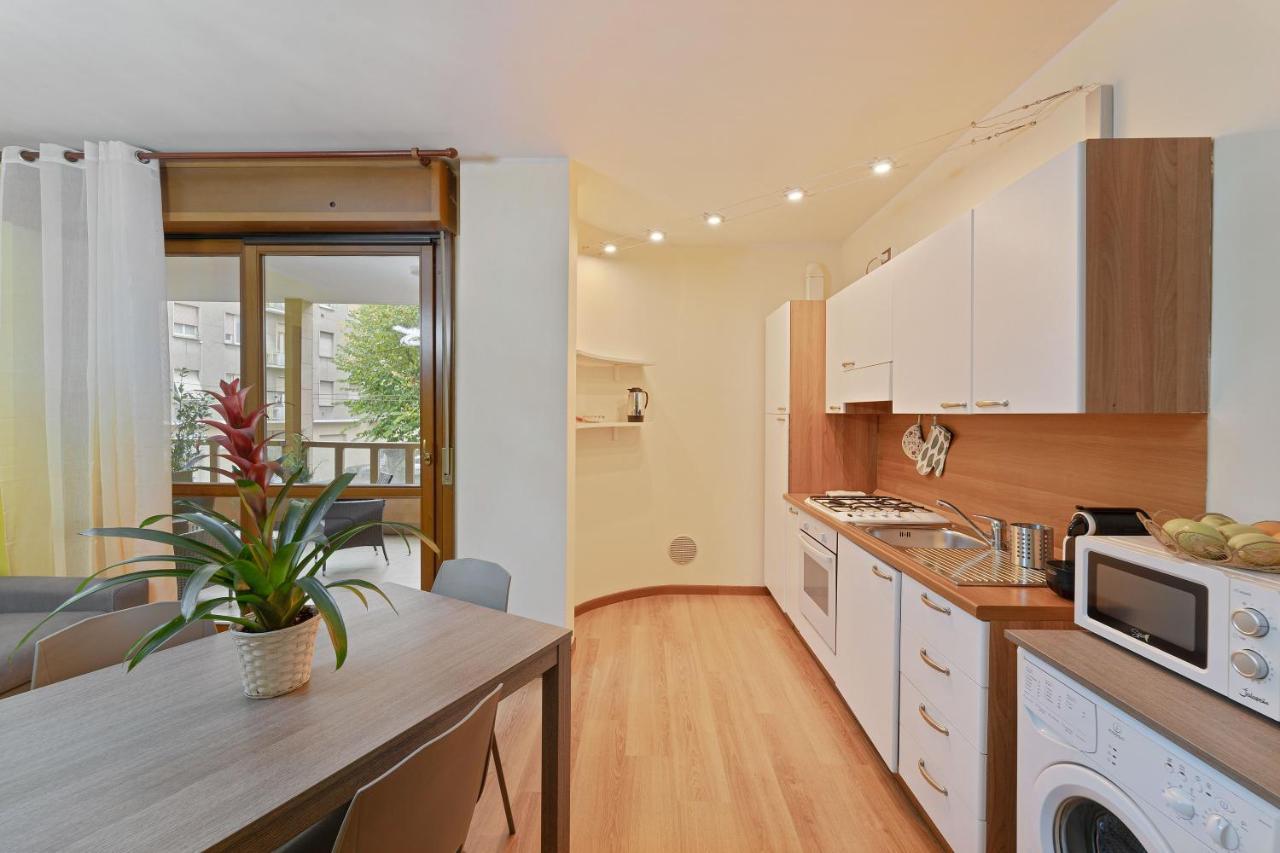 Best Way Rent - Appartamento Con Terrazzo Zona Sempione Милан Экстерьер фото